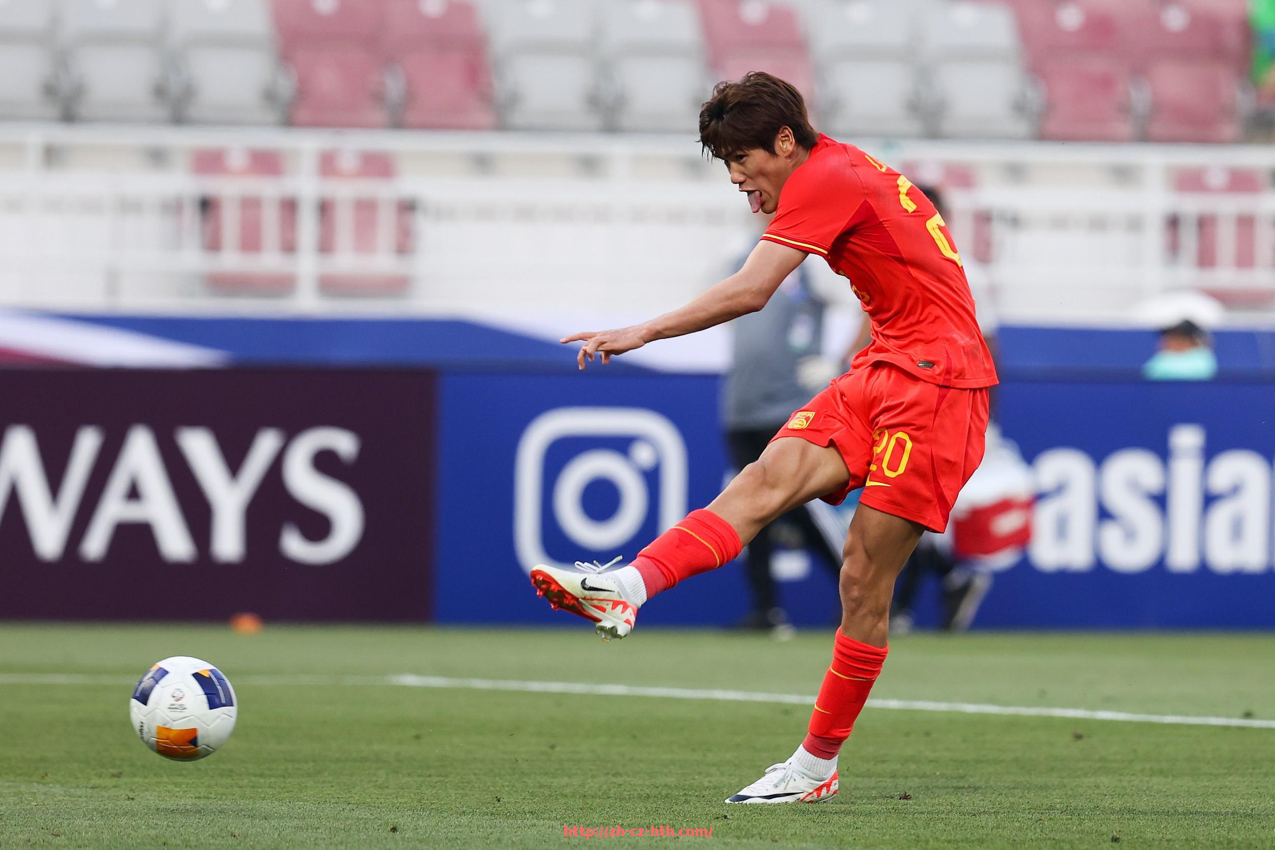 华体会hth-法甲赛季内球员转会动态与球队阵容重组分析